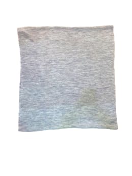 Chalina infinity scarf color gris claro, tejido. Largo: 71 cm, grosor: 32 cm. 